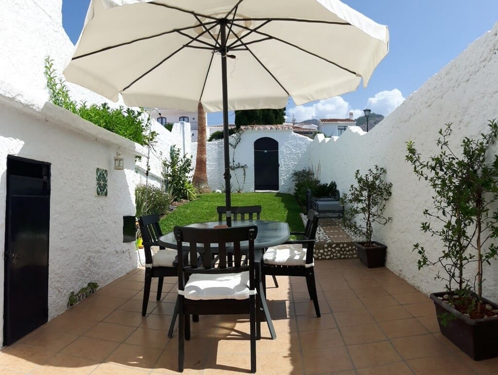 2 sypialnia Dom do wynajęcia w Nerja z basenem garażem - 1 400 € (Ref: 10131377)