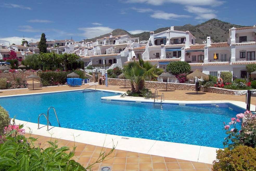 2 soveværelse Byhus til leje i Nerja med swimmingpool garage - € 1.400 (Ref: 10131377)