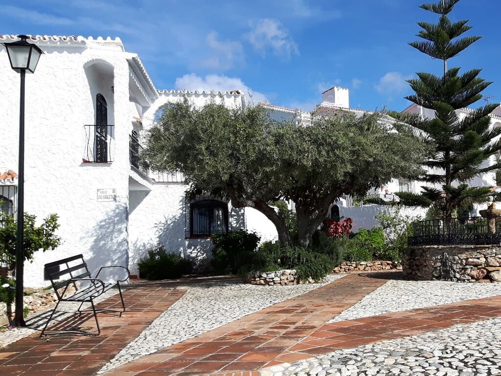 2 sypialnia Dom do wynajęcia w Nerja z basenem garażem - 1 400 € (Ref: 10131377)