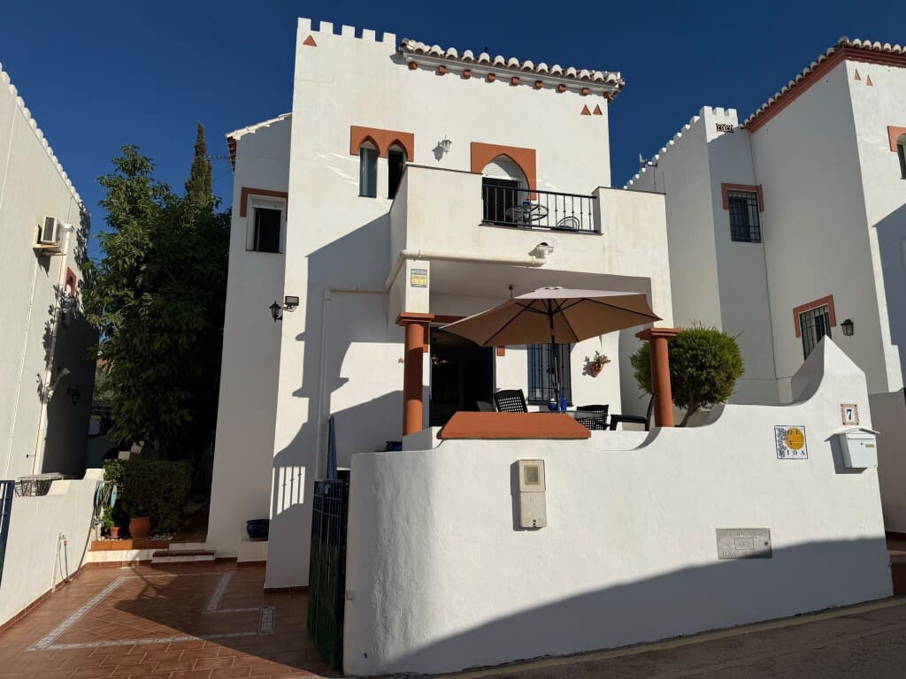 3 chambre Villa/Maison à vendre à Maro avec piscine garage - 399 000 € (Ref: 10154882)
