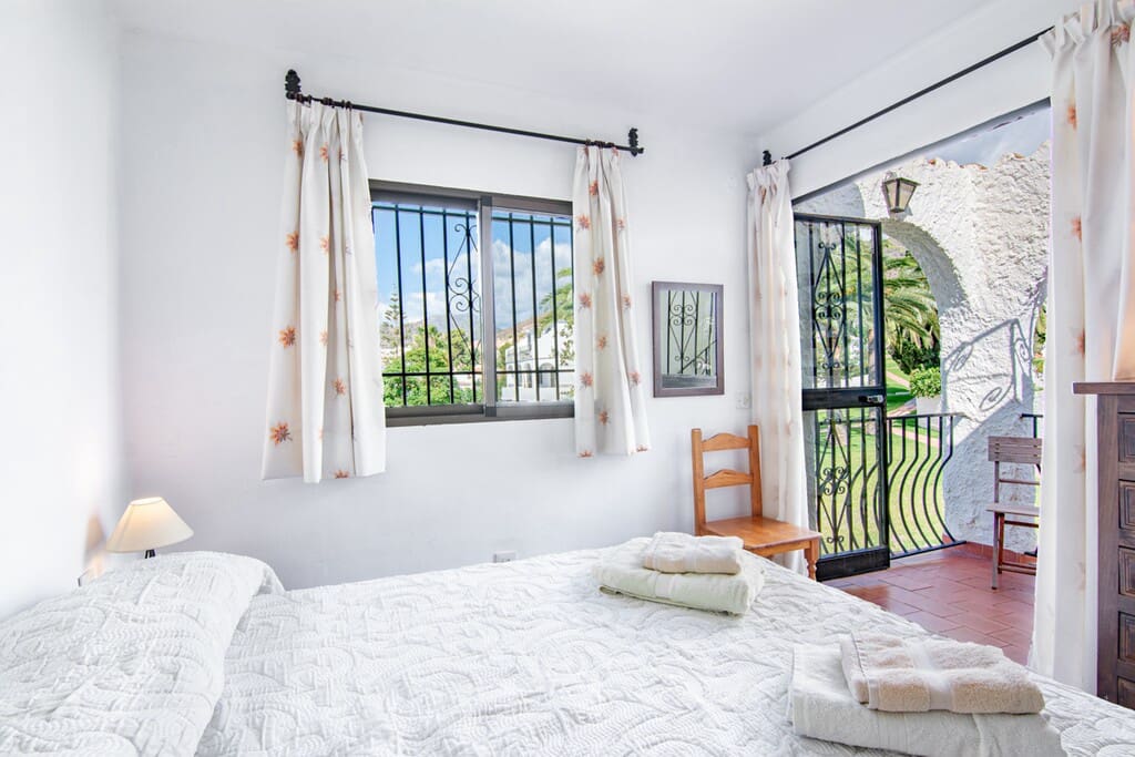 3 slaapkamer Halfvrijstaande villa te koop in Nerja met zwembad garage - € 415.000 (Ref: 10157527)