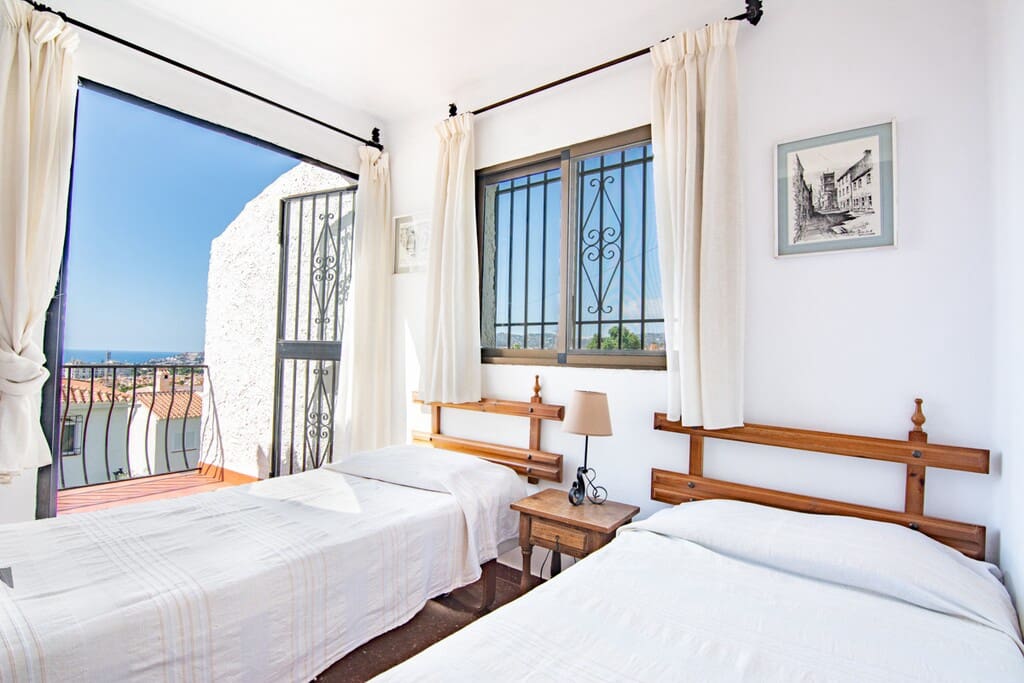 3 slaapkamer Halfvrijstaande villa te koop in Nerja met zwembad garage - € 415.000 (Ref: 10157527)
