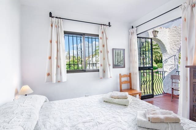 3 slaapkamer Halfvrijstaande villa te koop in Nerja met zwembad garage - € 415.000 (Ref: 10157527)