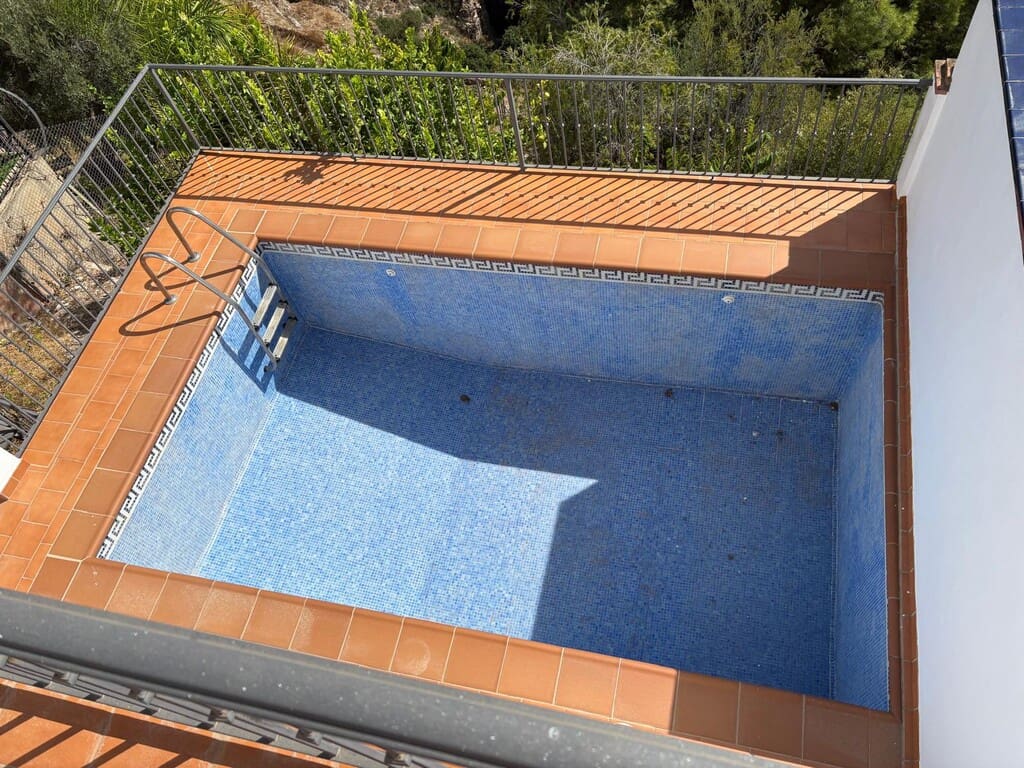 4 bedroom Semi-detached Villa for sale in Frigiliana with pool garage - € 415,000 (Ref: 10157528)