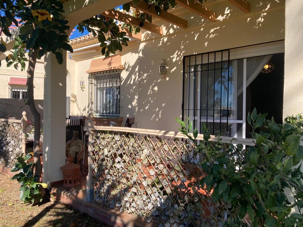 2 slaapkamer Halfvrijstaande villa te koop in Torrox Park met zwembad garage - € 299.000 (Ref: 10159229)