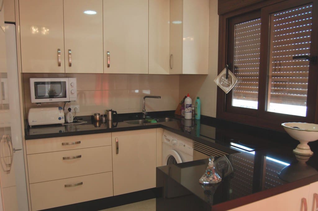 2 slaapkamer Appartement te huur in Nerja - € 950 (Ref: 4732187)