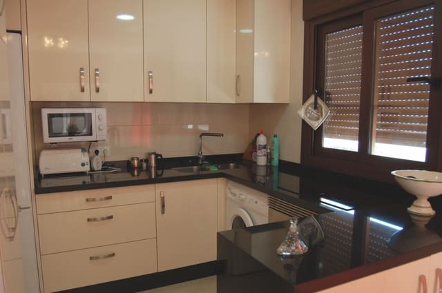 2 slaapkamer Appartement te huur in Nerja - € 950 (Ref: 4732187)