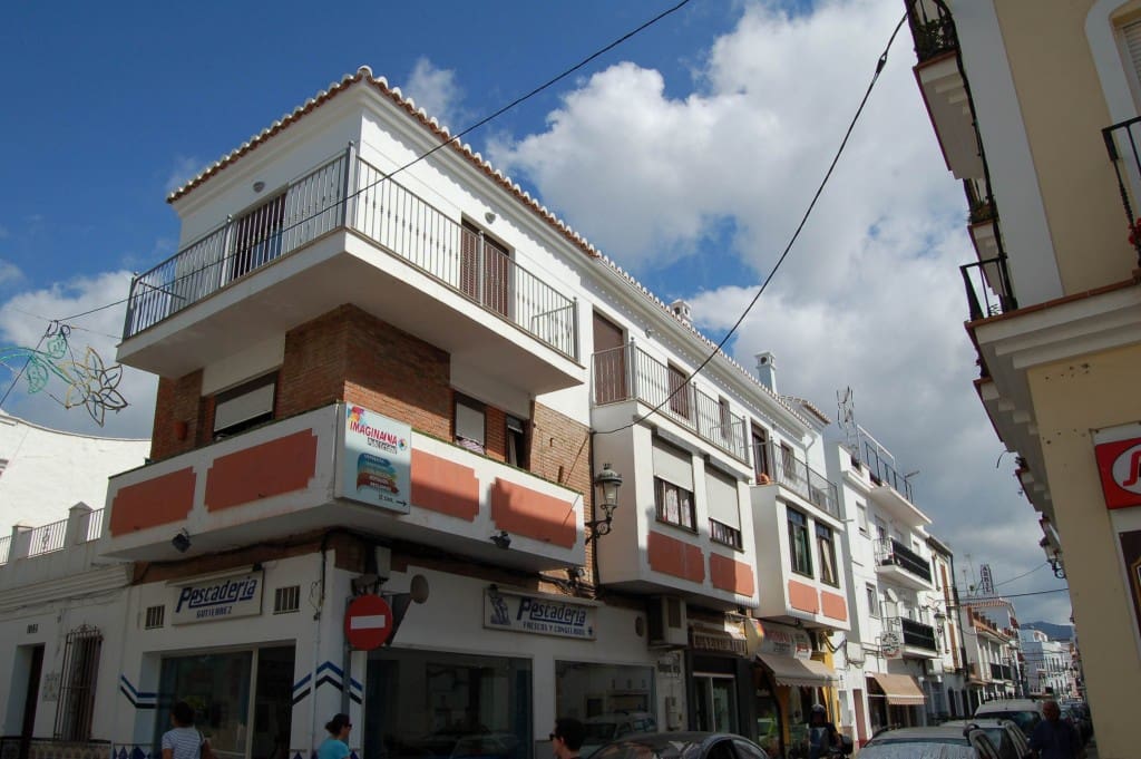 2 slaapkamer Appartement te huur in Nerja - € 950 (Ref: 4732187)