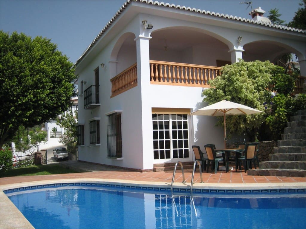 3 sypialnia Willa do wynajęcia w Nerja z basenem garażem - 2 500 € (Ref: 4745222)