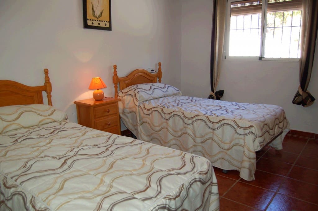 Finca/Maison de Campagne de 2 chambres à louer à Frigiliana avec piscine garage - 1 400 € (Ref: 4926598)