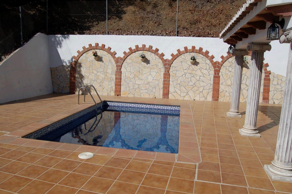 Finca/Maison de Campagne de 2 chambres à louer à Frigiliana avec piscine garage - 1 400 € (Ref: 4926598)