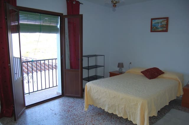 5 slaapkamer Huis te huur in Frigiliana - € 900 (Ref: 5065906)