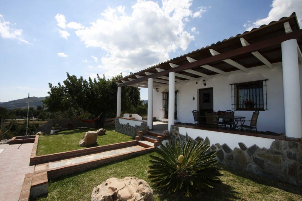 2 soverom Villa til leie i Nerja med svømmebasseng garasje - € 1 800 (Ref: 5173520)