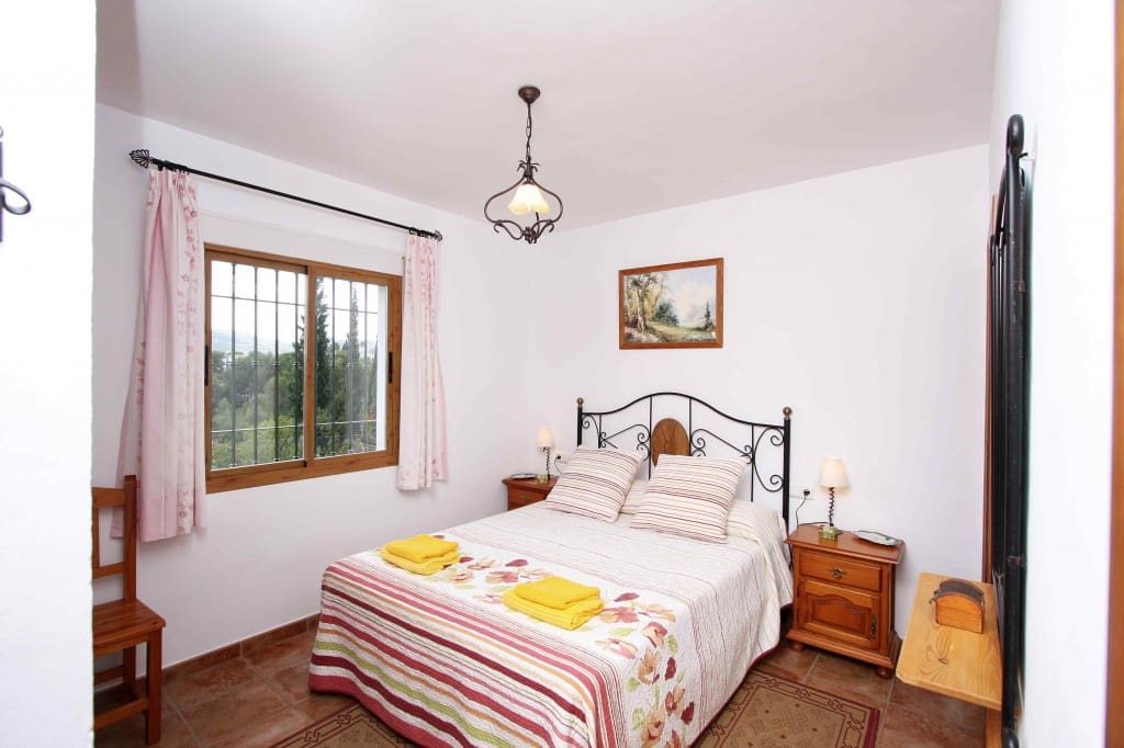 2 soverom Villa til leie i Nerja med svømmebasseng garasje - € 1 800 (Ref: 5173520)