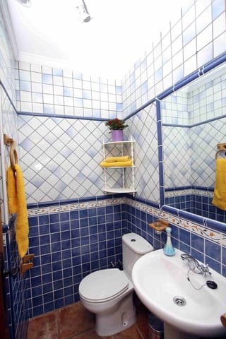 2 soverom Villa til leie i Nerja med svømmebasseng garasje - € 1 800 (Ref: 5173520)