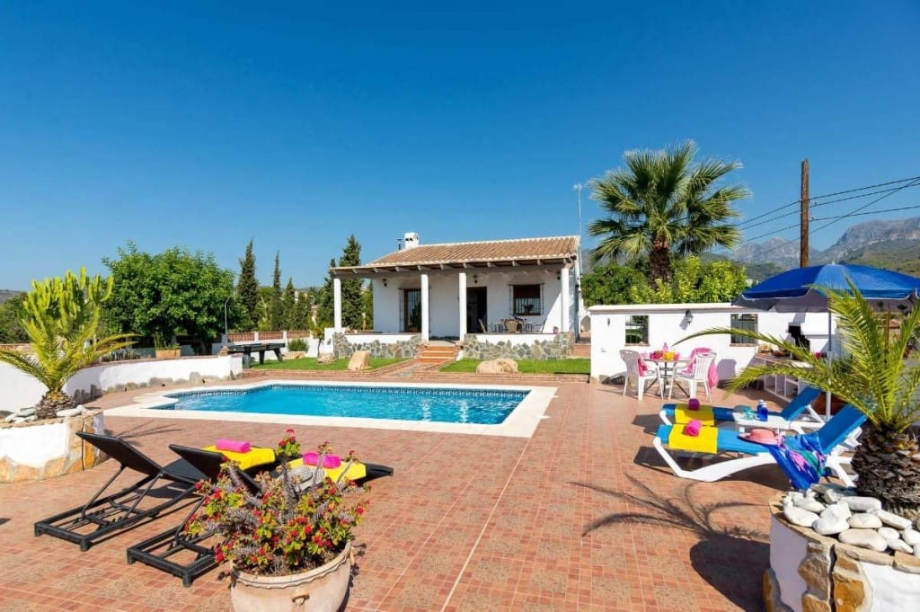 2 soverom Villa til leie i Nerja med svømmebasseng garasje - € 1 800 (Ref: 5173520)