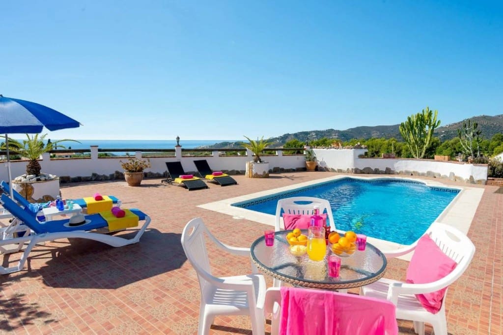 2 soverom Villa til leie i Nerja med svømmebasseng garasje - € 1 800 (Ref: 5173520)