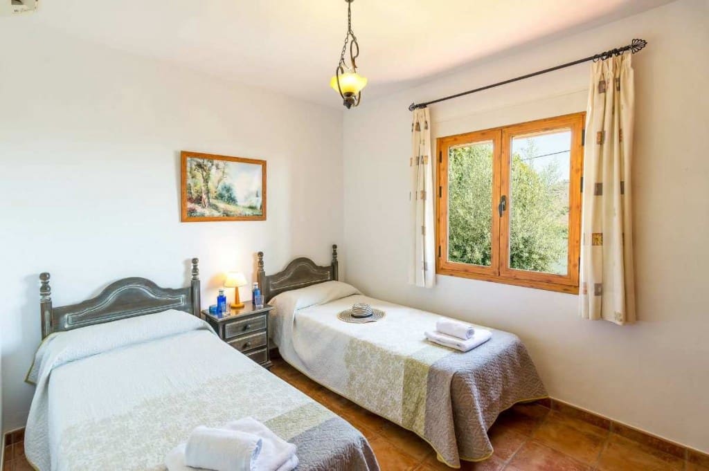 2 soverom Villa til leie i Nerja med svømmebasseng garasje - € 1 800 (Ref: 5173520)