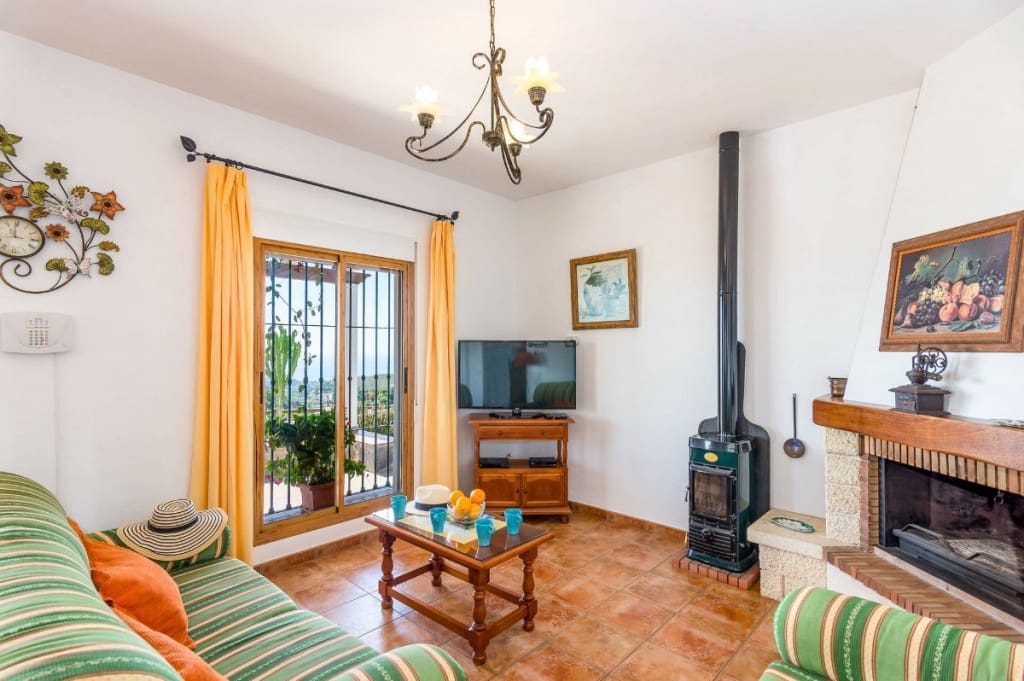 2 soverom Villa til leie i Nerja med svømmebasseng garasje - € 1 800 (Ref: 5173520)