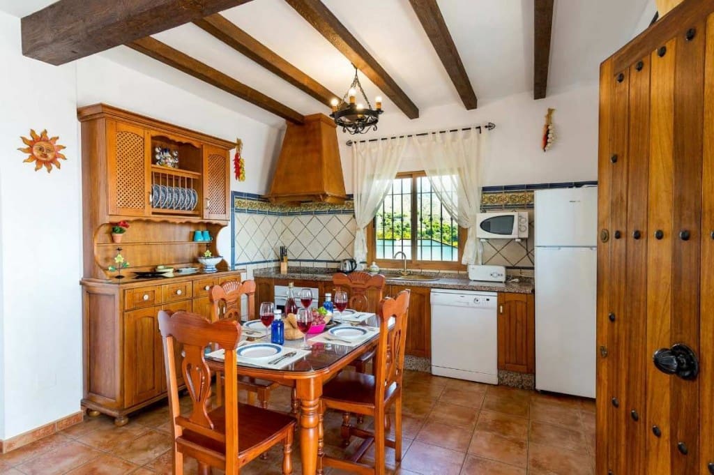2 soverom Villa til leie i Nerja med svømmebasseng garasje - € 1 800 (Ref: 5173520)