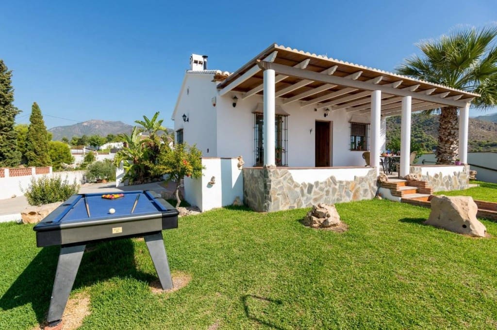 2 soverom Villa til leie i Nerja med svømmebasseng garasje - € 1 800 (Ref: 5173520)