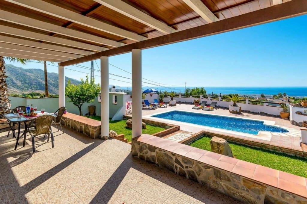 2 soverom Villa til leie i Nerja med svømmebasseng garasje - € 1 800 (Ref: 5173520)