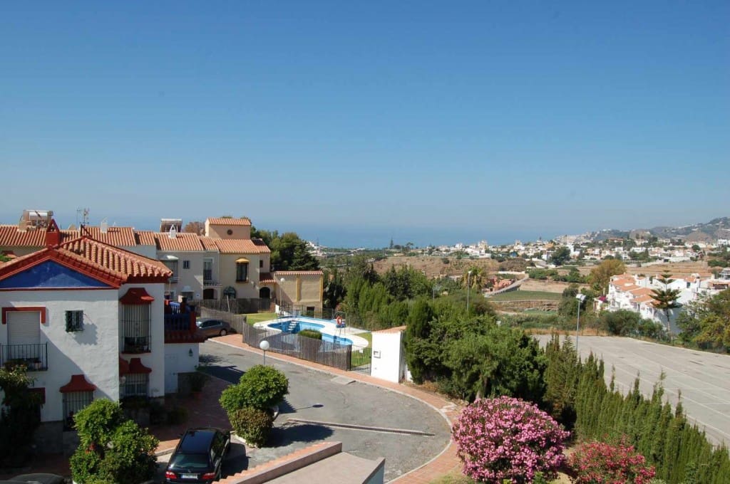 3 sypialnia Dom na sprzedaż w Nerja z basenem garażem - 490 000 € (Ref: 5384825)