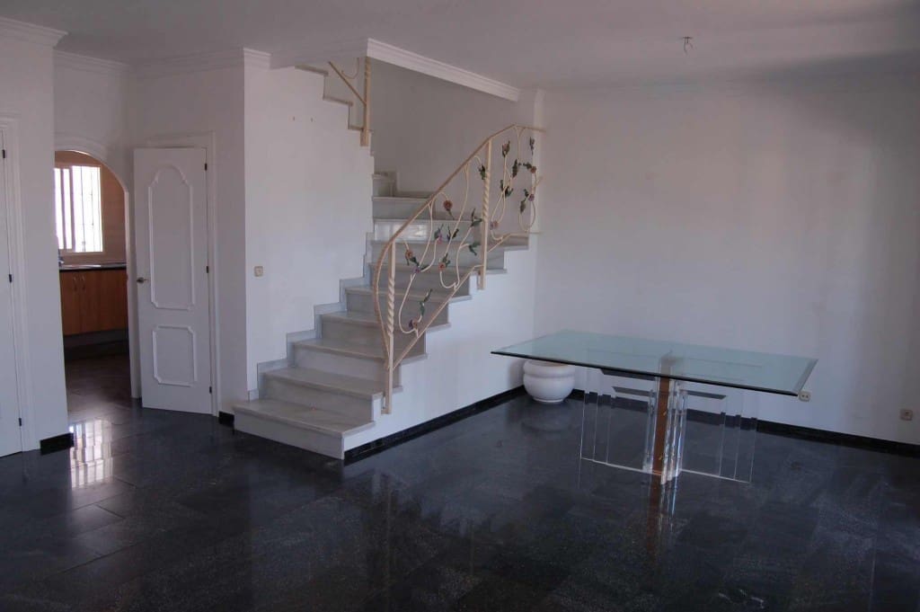 3 sypialnia Dom na sprzedaż w Nerja z basenem garażem - 490 000 € (Ref: 5384825)