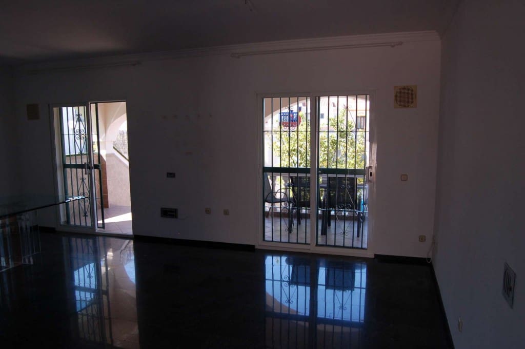 3 sypialnia Dom na sprzedaż w Nerja z basenem garażem - 490 000 € (Ref: 5384825)