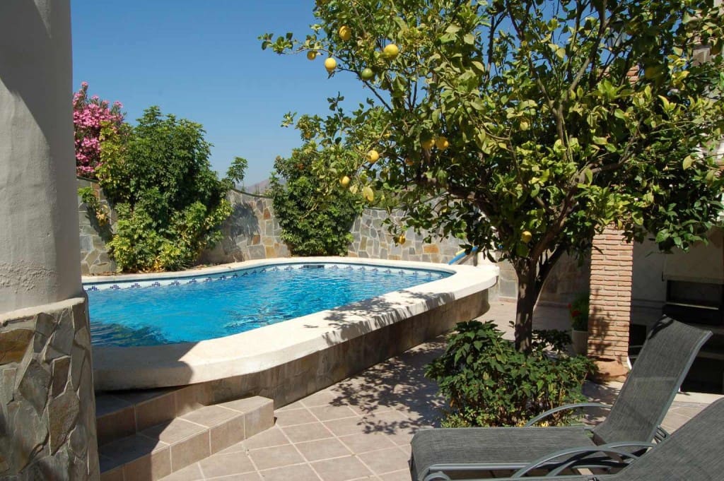 3 sypialnia Dom na sprzedaż w Nerja z basenem garażem - 490 000 € (Ref: 5384825)