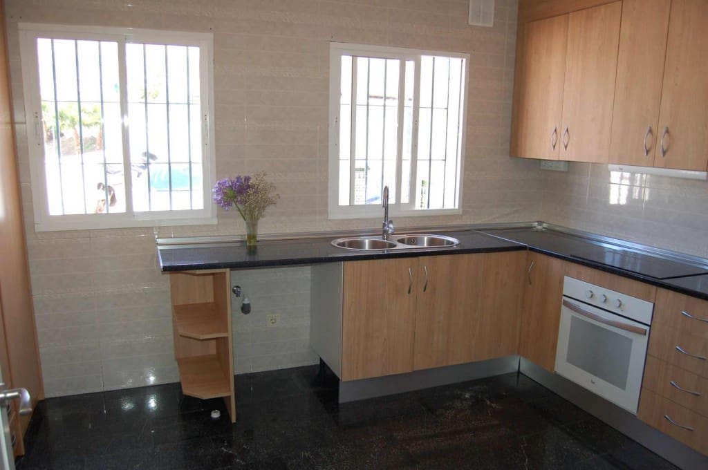 3 sypialnia Dom na sprzedaż w Nerja z basenem garażem - 490 000 € (Ref: 5384825)