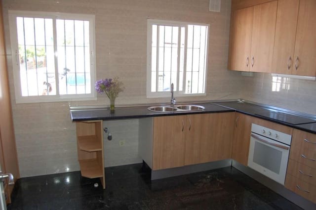 3 sypialnia Dom na sprzedaż w Nerja z basenem garażem - 490 000 € (Ref: 5384825)