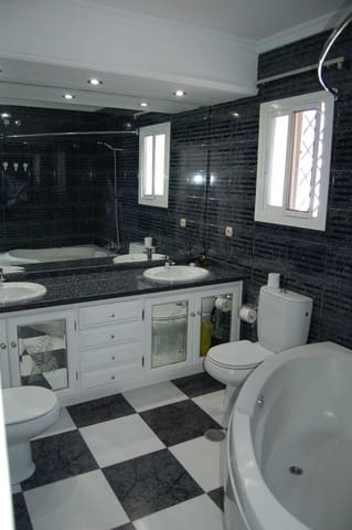 3 sypialnia Dom na sprzedaż w Nerja z basenem garażem - 490 000 € (Ref: 5384825)