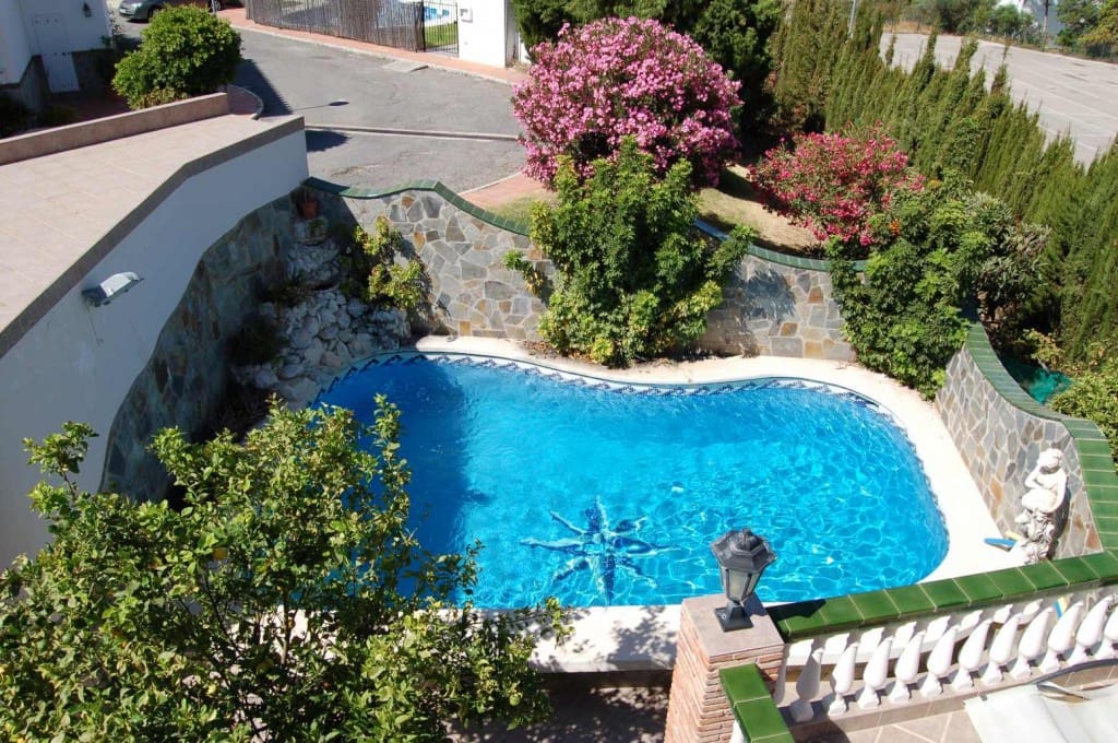 3 sypialnia Dom na sprzedaż w Nerja z basenem garażem - 490 000 € (Ref: 5384825)