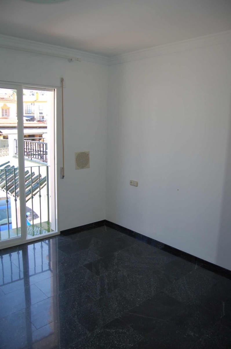 3 sypialnia Dom na sprzedaż w Nerja z basenem garażem - 490 000 € (Ref: 5384825)