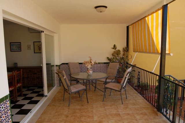 4 quarto Moradia para arrendar em Nerja com piscina - 1 850 € (Ref: 5414350)
