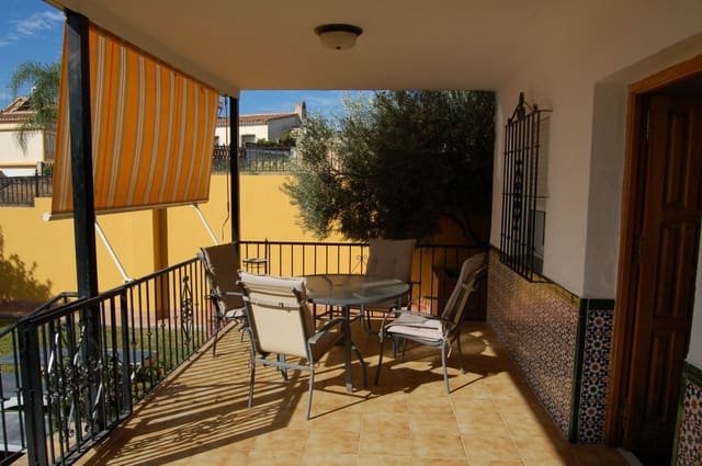 4 quarto Moradia para arrendar em Nerja com piscina - 1 850 € (Ref: 5414350)