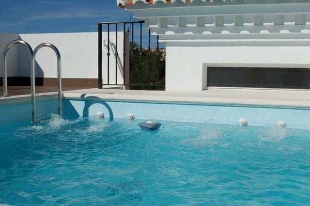 3 soveværelse Penthouse til leje i El Peñoncillo, Torrox med swimmingpool garage - € 2.000 (Ref: 5685820)