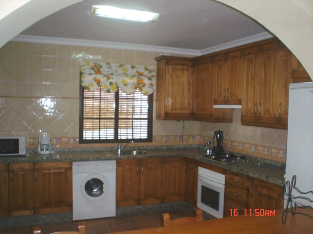 2 bedroom Apartment for rent in Maro - € 800 (Ref: 6055813)