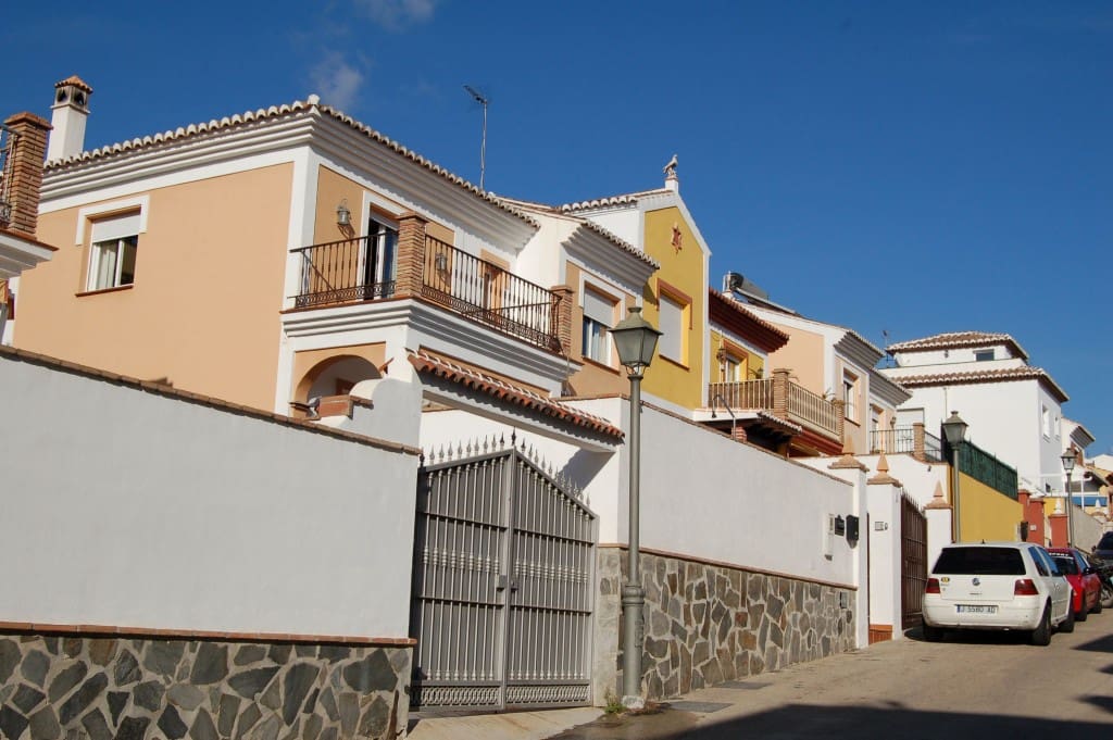 4 sypialnia Willa na sprzedaż w Nerja z basenem garażem - 449 950 € (Ref: 6709427)