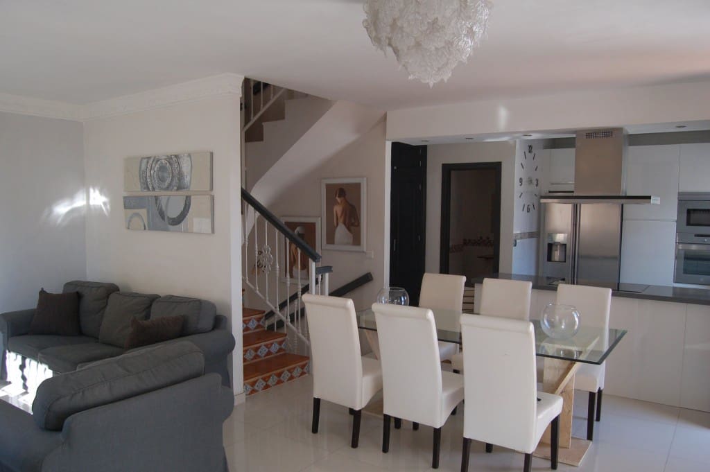 4 sypialnia Willa na sprzedaż w Nerja z basenem garażem - 449 950 € (Ref: 6709427)