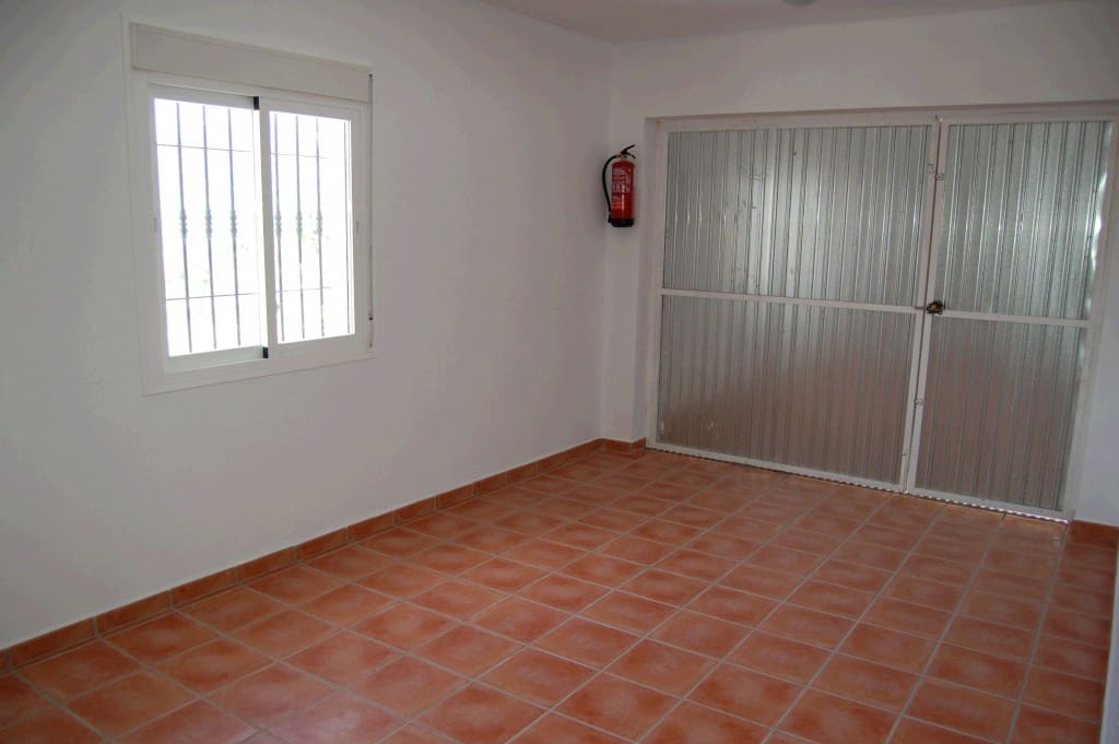 3 bedroom Villa for rent in Torrox with pool garage - € 1,200 (Ref: 6893025)
