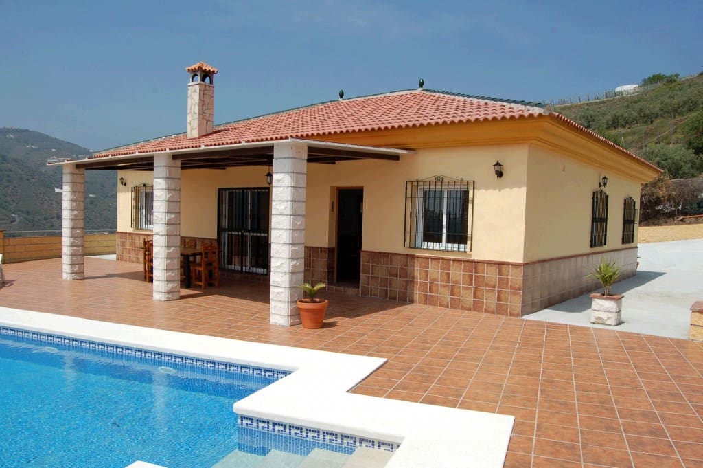 3 bedroom Villa for rent in Torrox with pool garage - € 1,200 (Ref: 6893025)