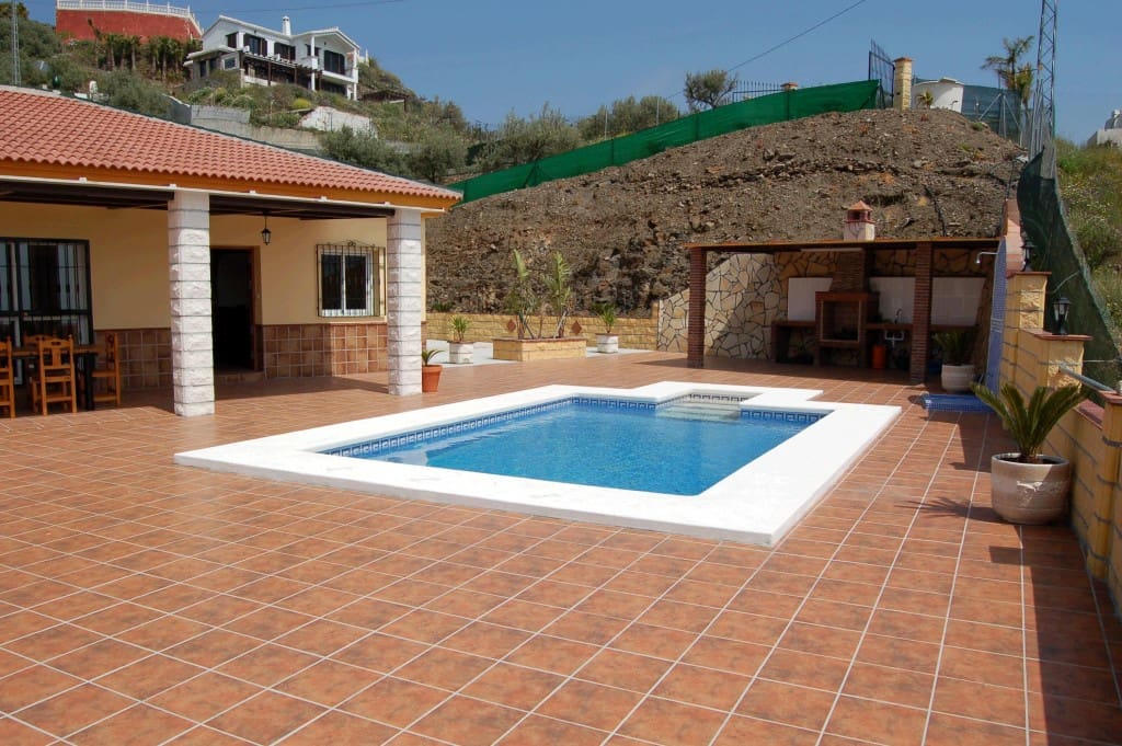 3 bedroom Villa for rent in Torrox with pool garage - € 1,200 (Ref: 6893025)