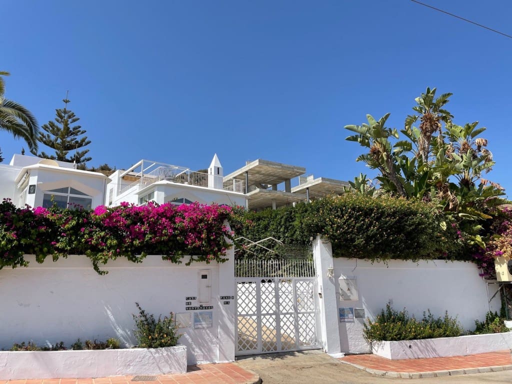 4 bedroom Villa for sale in Nerja with pool - € 699,000 (Ref: 7148330)