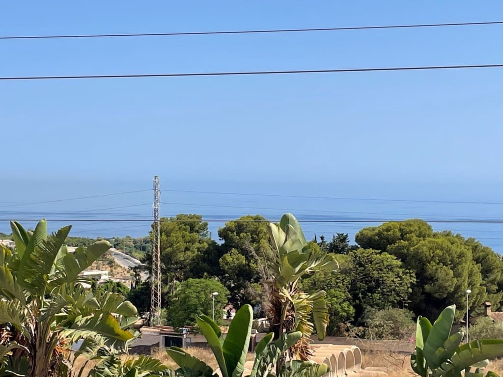 4 bedroom Villa for sale in Nerja with pool - € 699,000 (Ref: 7148330)