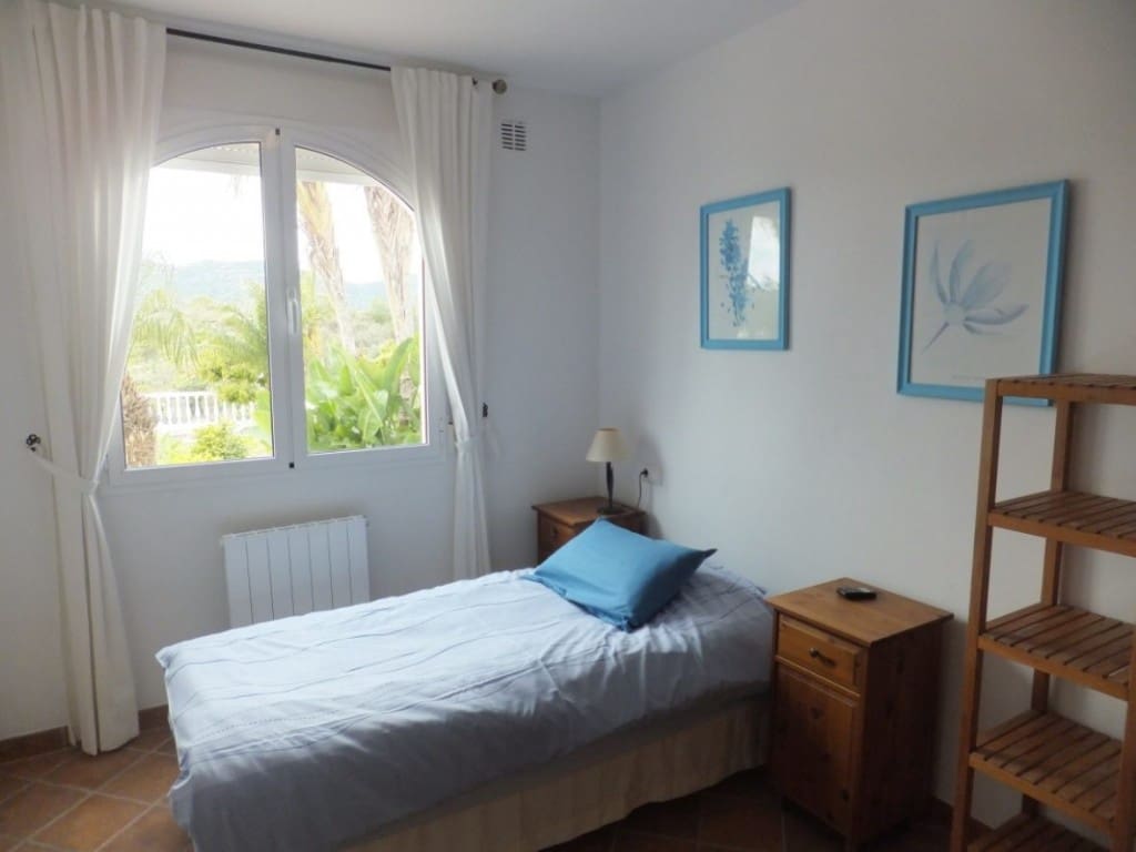 2 sovrum Lägenhet att hyra i Frigiliana med pool garage - 1 000 € (Ref: 7454581)