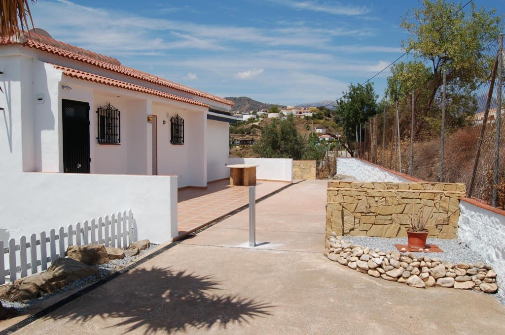 3 bedroom Villa for rent in Torrox with garage - € 1,200 (Ref: 7571685)