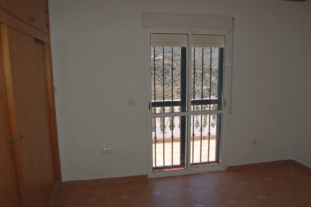 3 bedroom Villa for rent in Torrox with garage - € 1,200 (Ref: 7571685)