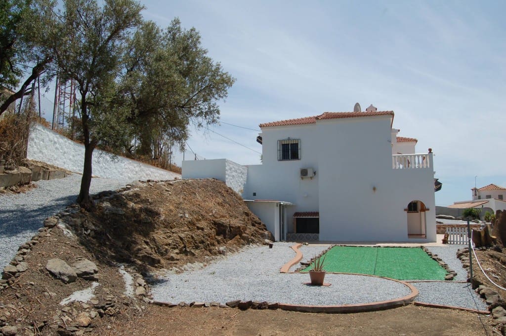 3 bedroom Villa for rent in Torrox with garage - € 1,200 (Ref: 7571685)